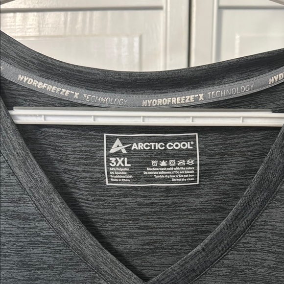 Arctic Cool Bundle of 2 V-Neck T-Shirts - Picture 6 of 6